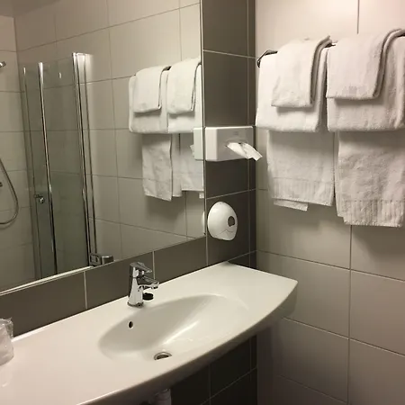 Hjorten Hitra 酒店 4*